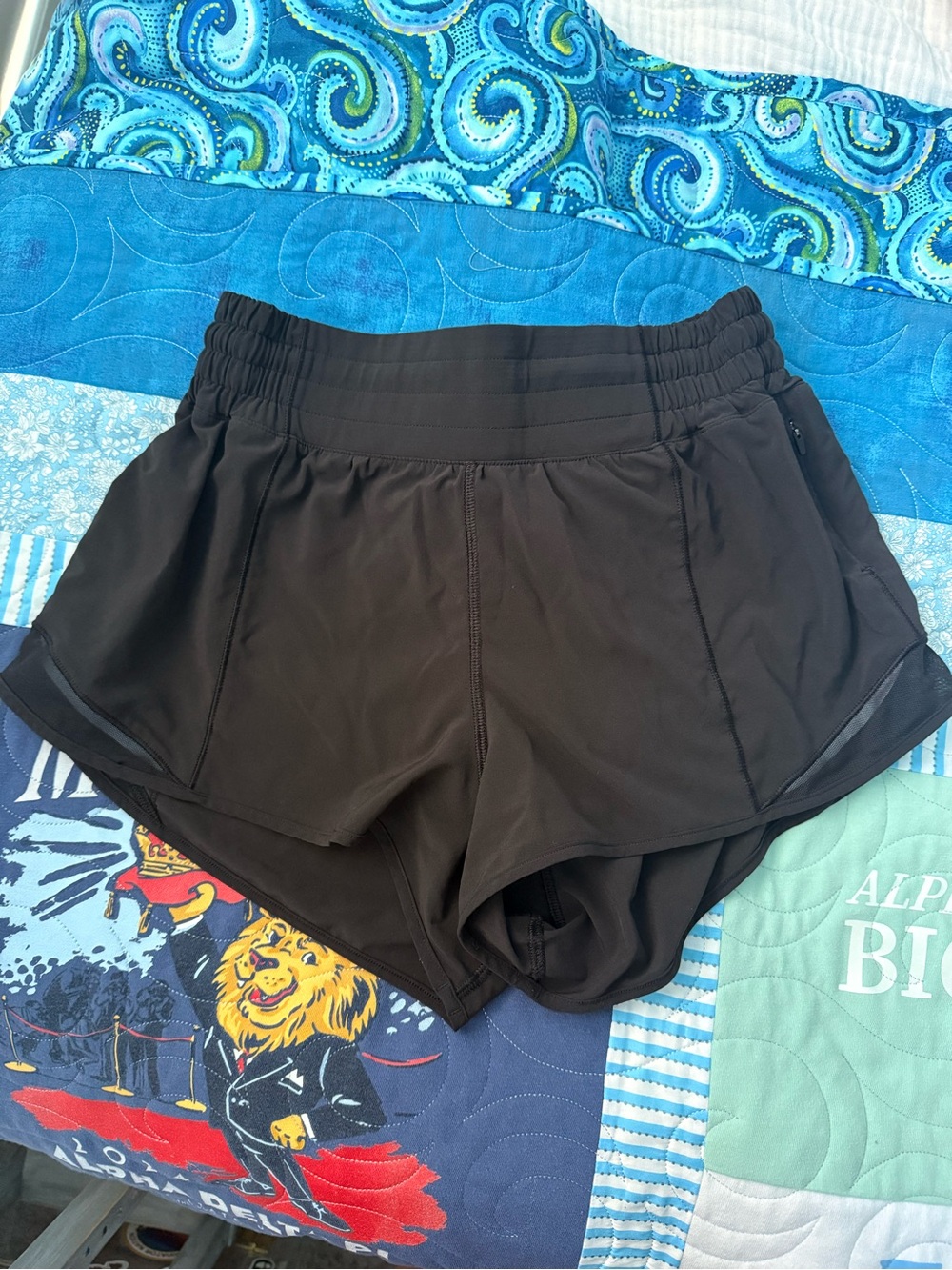 Lululemon Hotty Hot Low-Rise Lined Short 2.5"